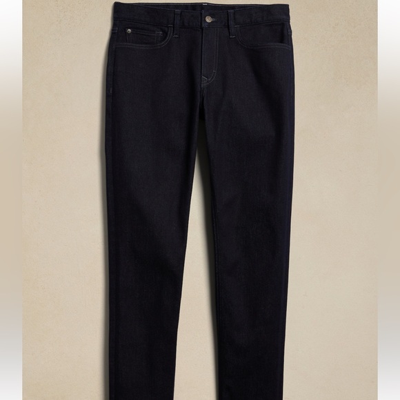 Banana Republic Skinny Traveler Jean 2.0 - Picture 4 of 8